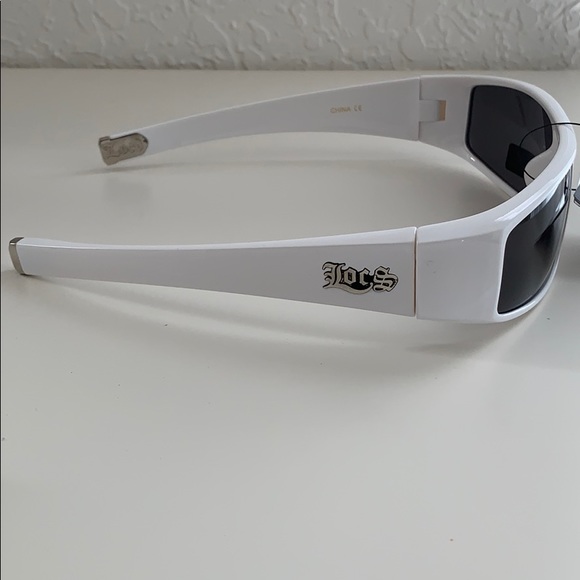 ๐ ๐ SUNGLASSES - Picture 2 of 8